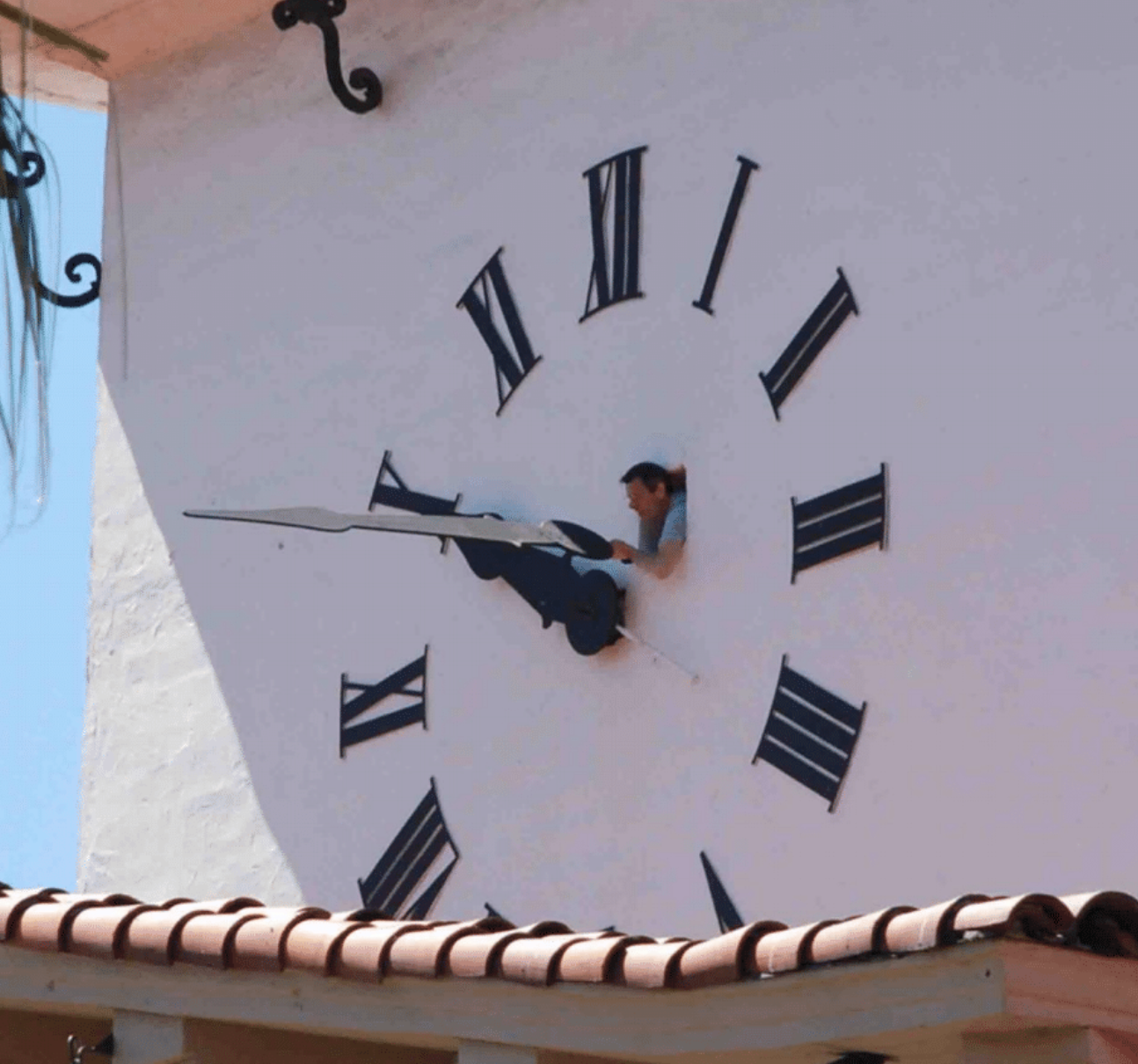 mostyn-gale-courthouse-clock